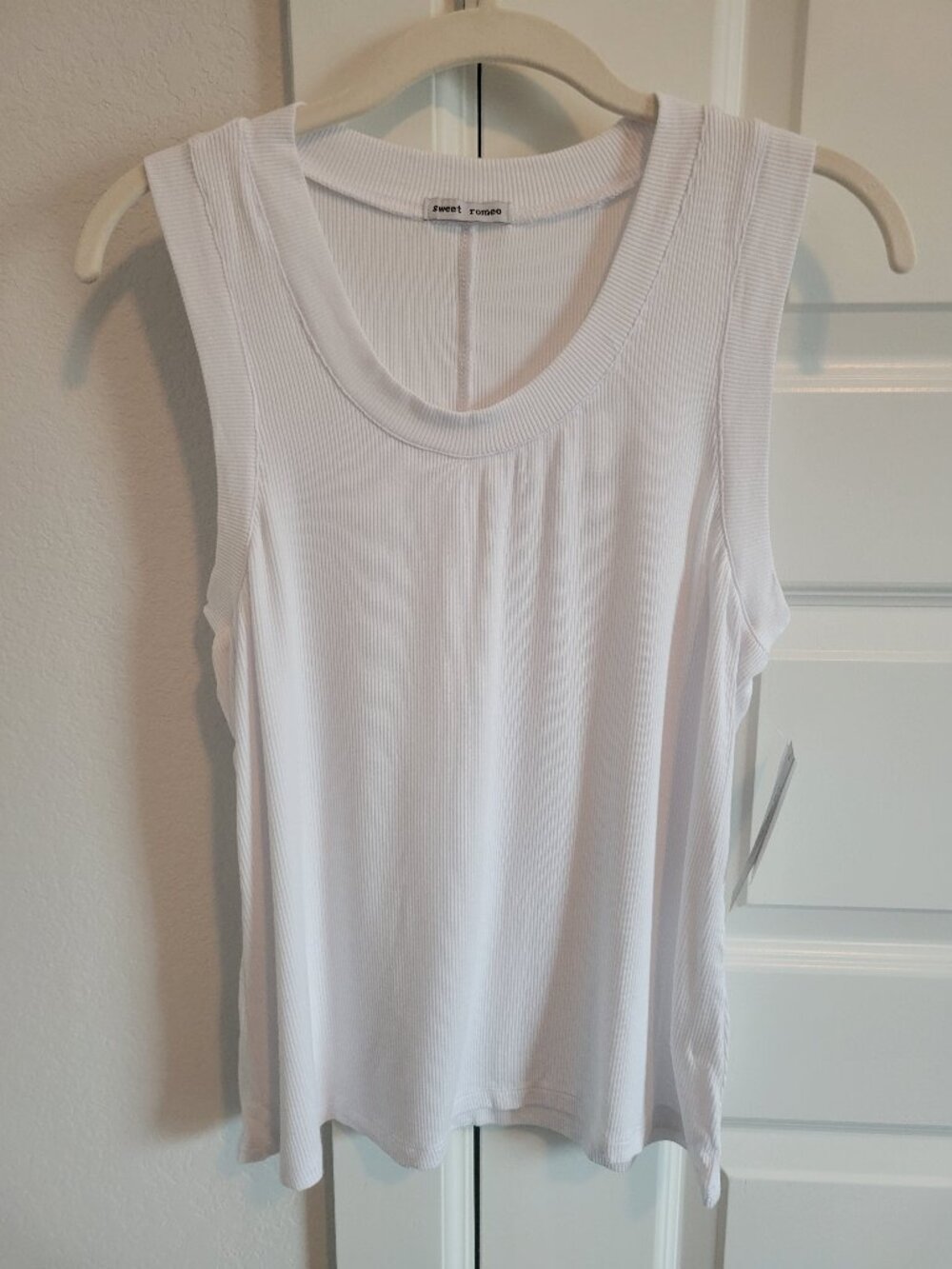 NWT Sweet Romeo White Ribbed Tank Top Size XL Sleeveless